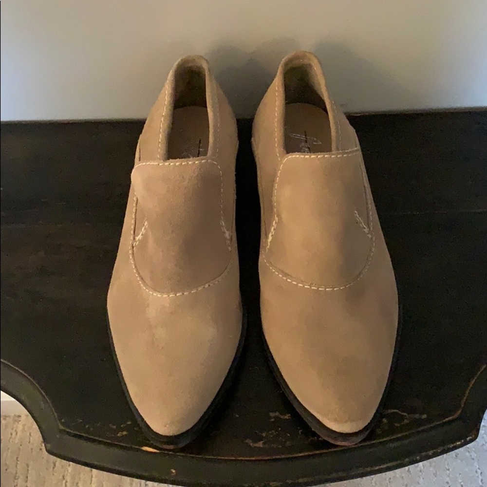 Shoe - Picture 2 of 6